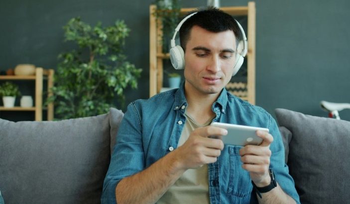 How Digital Entertainment Is Changing Audience Habits for Everyday Users